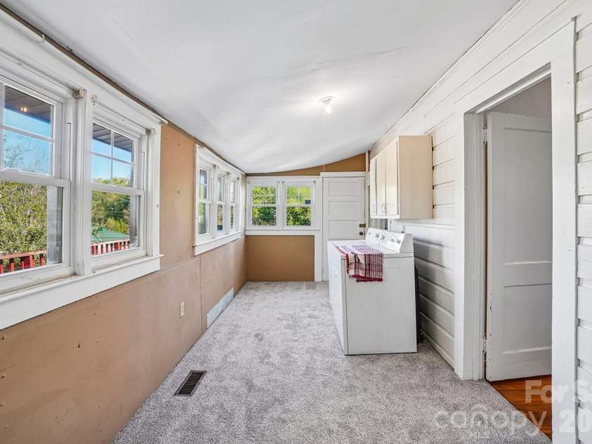 7 Oteen Park Place, Asheville, NC 28805.  MLS# CAR4357549, YatesRealty ID 19109. 
