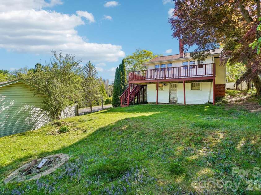 7 Oteen Park Place, Asheville, NC 28805.  MLS# CAR4357549, YatesRealty ID 19109. 
