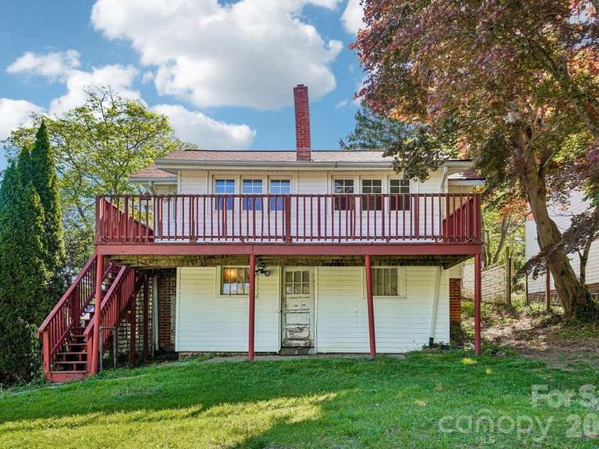 7 Oteen Park Place, Asheville, NC 28805.  MLS# CAR4357549, YatesRealty ID 19109. 