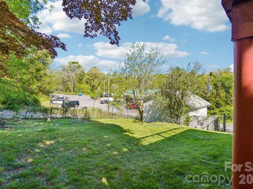 7 Oteen Park Place, Asheville, NC 28805.  MLS# CAR4357549, YatesRealty ID 19109. 