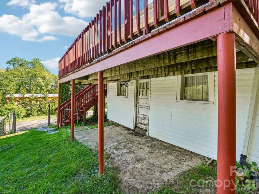 7 Oteen Park Place, Asheville, NC 28805.  MLS# CAR4357549, YatesRealty ID 19109. 