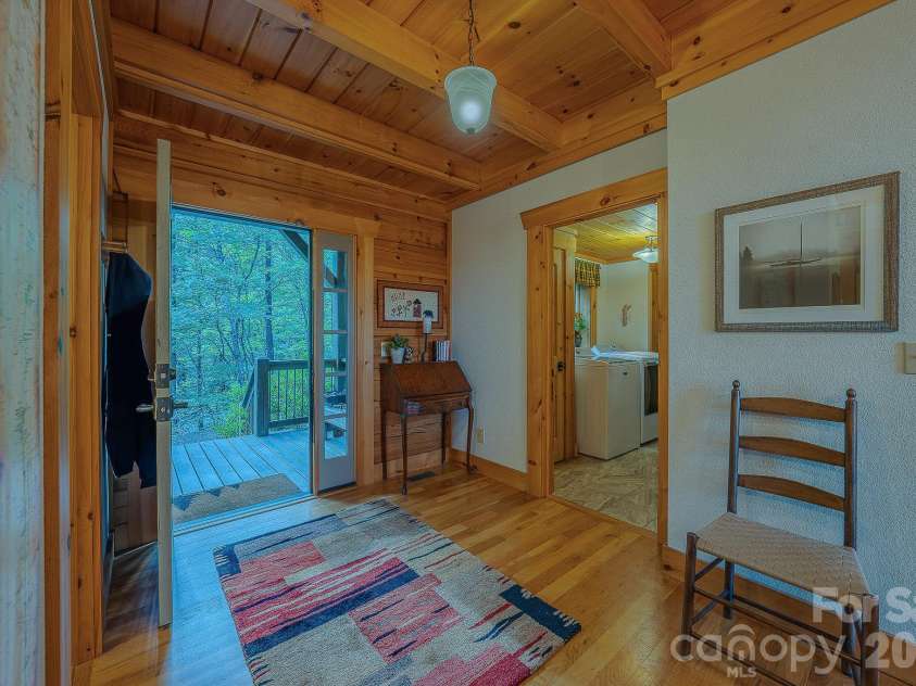 1016 Horizon Trail, Nebo, NC 28761.  MLS# CAR4398740, YatesRealty ID 1911. Entryway