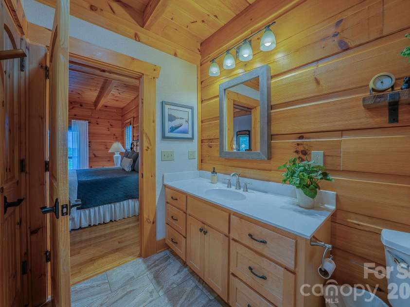 1016 Horizon Trail, Nebo, NC 28761.  MLS# CAR4398740, YatesRealty ID 1911. Primary Bathroom