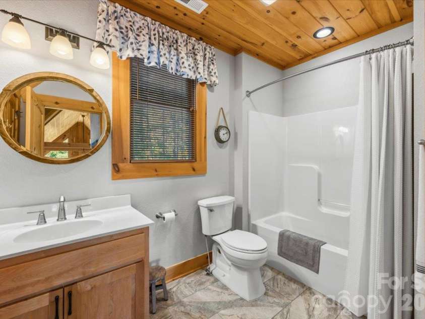 1016 Horizon Trail, Nebo, NC 28761.  MLS# CAR4435934, YatesRealty ID 1911. Full Bathroom Upstairs