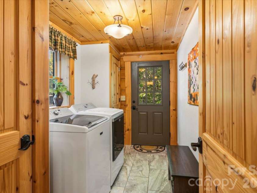 1016 Horizon Trail, Nebo, NC 28761.  MLS# CAR4435934, YatesRealty ID 1911. Laundry and Mud Room Main Level