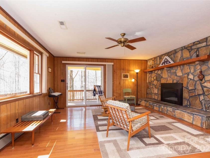 3601 Conleys Creek Road, Whittier, NC 28789.  MLS# CAR4231007, YatesRealty ID 1911. Living Room