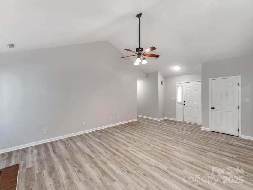 10736 Spruce Mountain Road, Charlotte, NC 28214.  MLS# CAR4263827, YatesRealty ID 19110. 