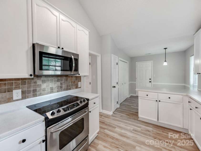 10736 Spruce Mountain Road, Charlotte, NC 28214.  MLS# CAR4263827, YatesRealty ID 19110. 