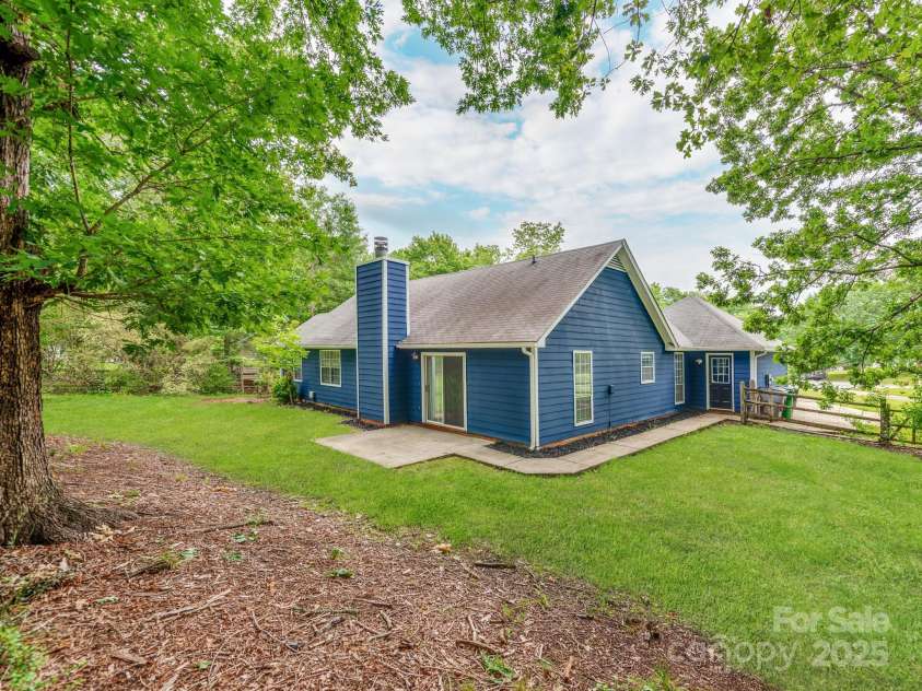 10736 Spruce Mountain Road, Charlotte, NC 28214.  MLS# CAR4263827, YatesRealty ID 19110. 
