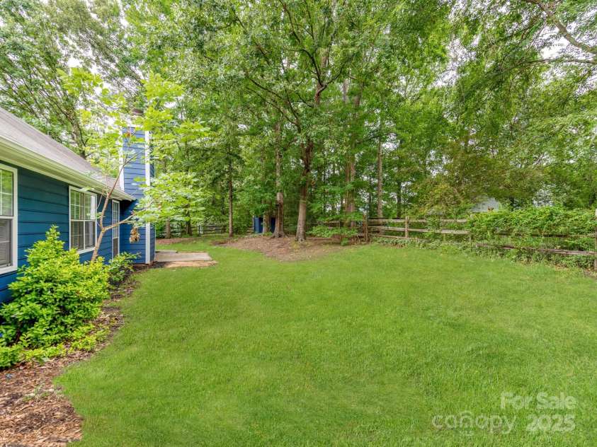 10736 Spruce Mountain Road, Charlotte, NC 28214.  MLS# CAR4263827, YatesRealty ID 19110. 