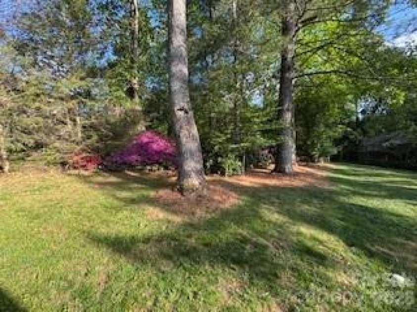 121 Churchill Downs Drive, Fairview, NC 28730.  MLS# CAR4366087, YatesRealty ID 19111. 