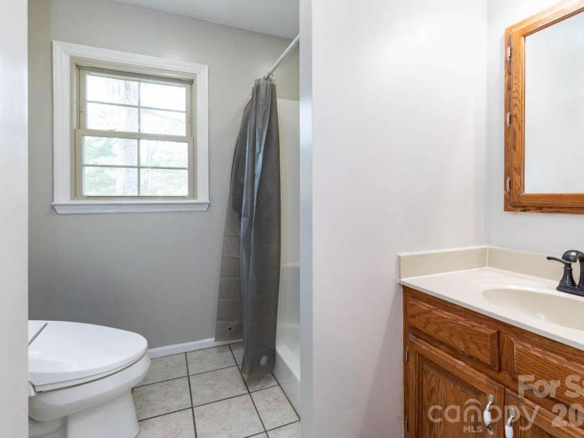 121 Churchill Downs Drive, Fairview, NC 28730.  MLS# CAR4366087, YatesRealty ID 19111. Primary Bedroom Bath