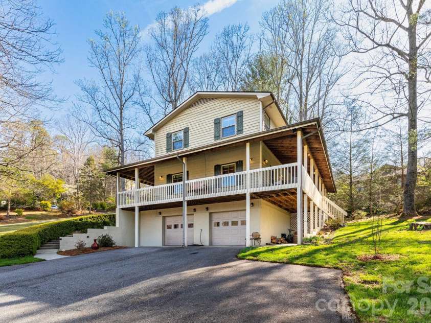 121 Churchill Downs Drive, Fairview, NC 28730.  MLS# CAR4366087, YatesRealty ID 19111. Two Car Garage