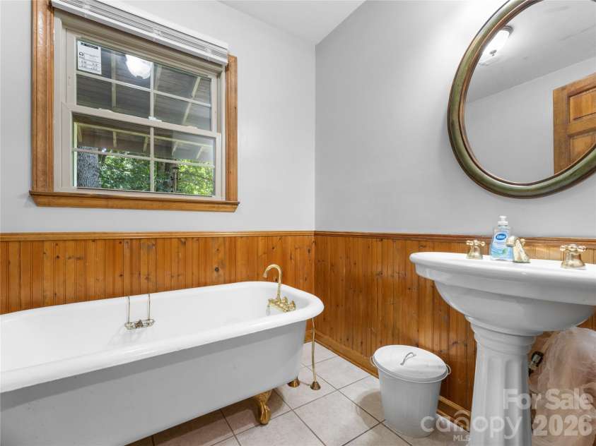 121 Churchill Downs Drive, Fairview, NC 28730.  MLS# CAR4420443, YatesRealty ID 19111. 2nd Bath