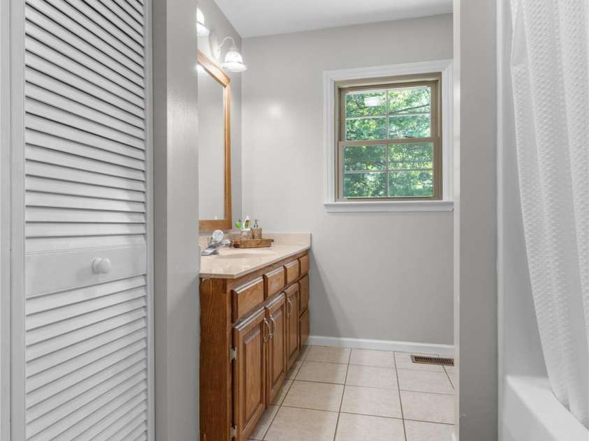 121 Churchill Downs Drive, Fairview, NC 28730.  MLS# CAR4420443, YatesRealty ID 19111. 3rd Bath