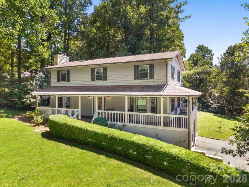 121 Churchill Downs Drive, Fairview, NC 28730.  MLS# CAR4420443, YatesRealty ID 19111. 