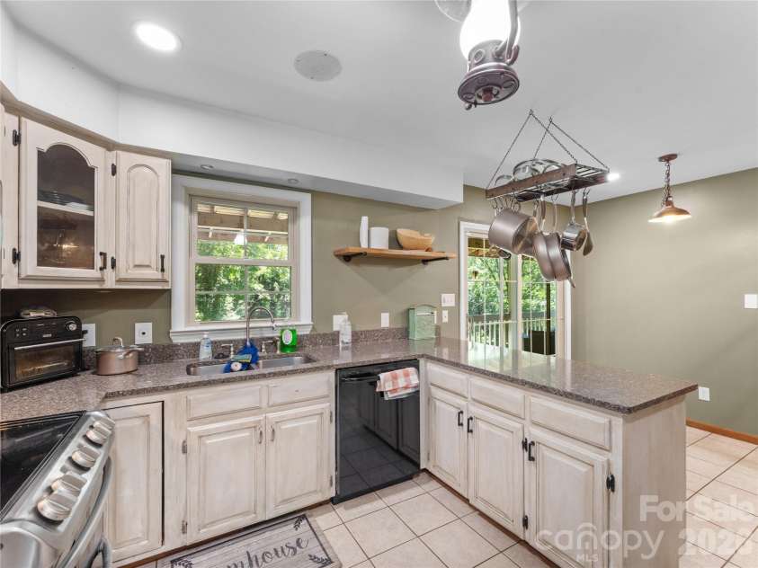 121 Churchill Downs Drive, Fairview, NC 28730.  MLS# CAR4420443, YatesRealty ID 19111. 