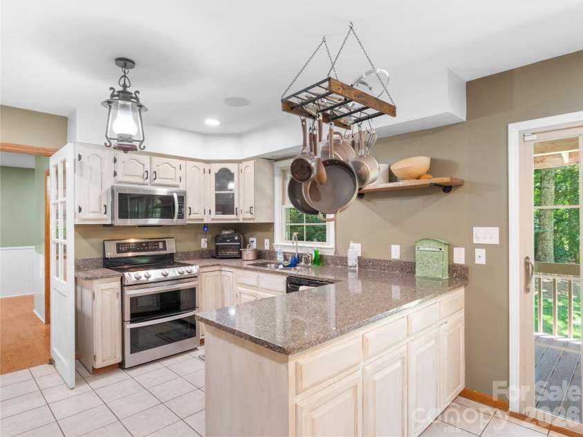 121 Churchill Downs Drive, Fairview, NC 28730.  MLS# CAR4420443, YatesRealty ID 19111. Kitchen