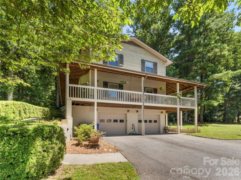 121 Churchill Downs Drive, Fairview, NC 28730.  MLS# CAR4420443, YatesRealty ID 19111. Long Driveway