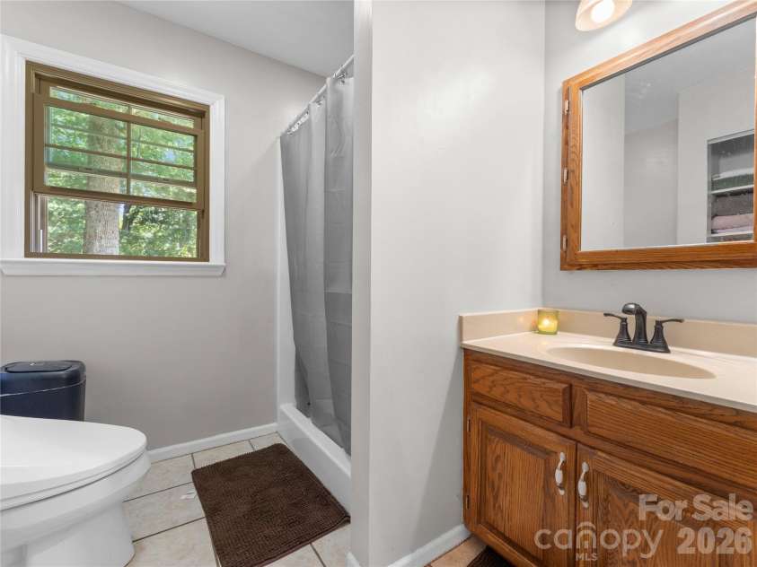 121 Churchill Downs Drive, Fairview, NC 28730.  MLS# CAR4420443, YatesRealty ID 19111. Primary Bath