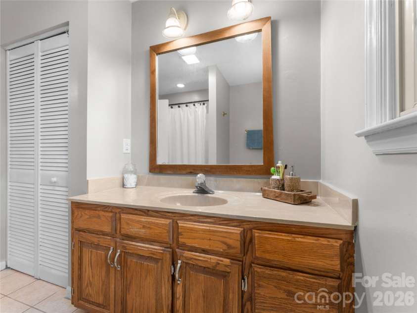 121 Churchill Downs Drive, Fairview, NC 28730.  MLS# CAR4420443, YatesRealty ID 19111. Primary Bath