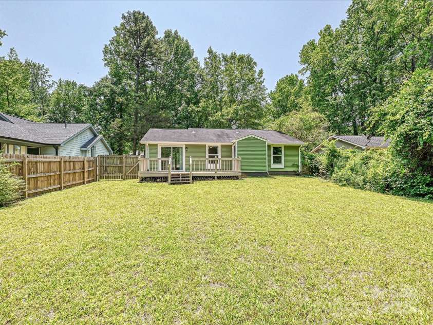 5811 Rock Hollow Drive, Charlotte, NC 28212.  MLS# CAR4268092, YatesRealty ID 19111. Backyard