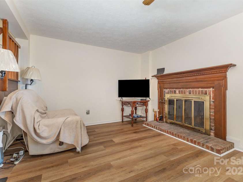 7304 Pebblestone Drive, Charlotte, NC 28212.  MLS# CAR4263270, YatesRealty ID 19112. Living Room