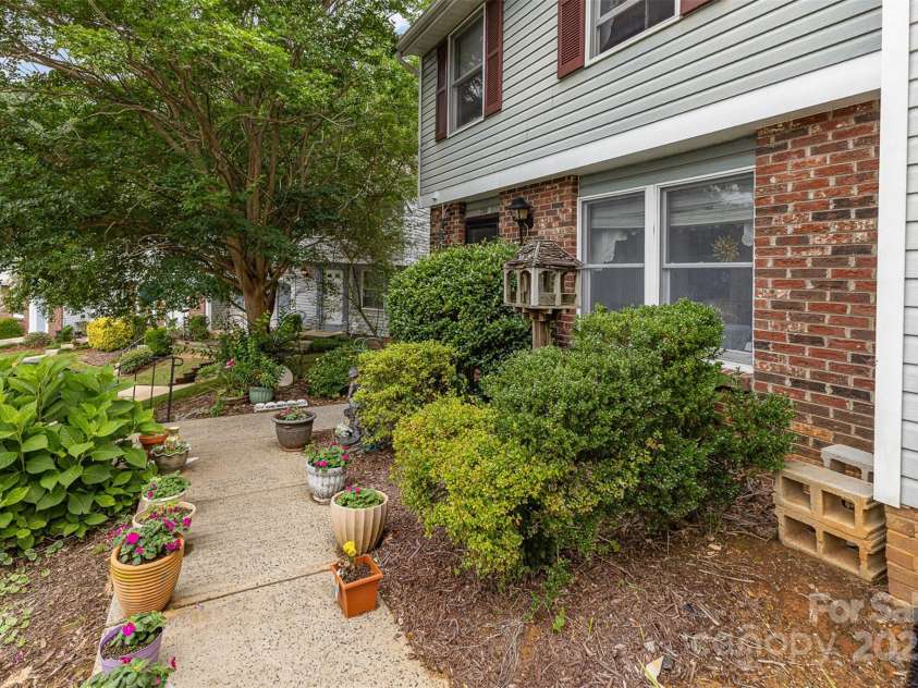 7304 Pebblestone Drive, Charlotte, NC 28212.  MLS# CAR4263270, YatesRealty ID 19112. Room for plants!