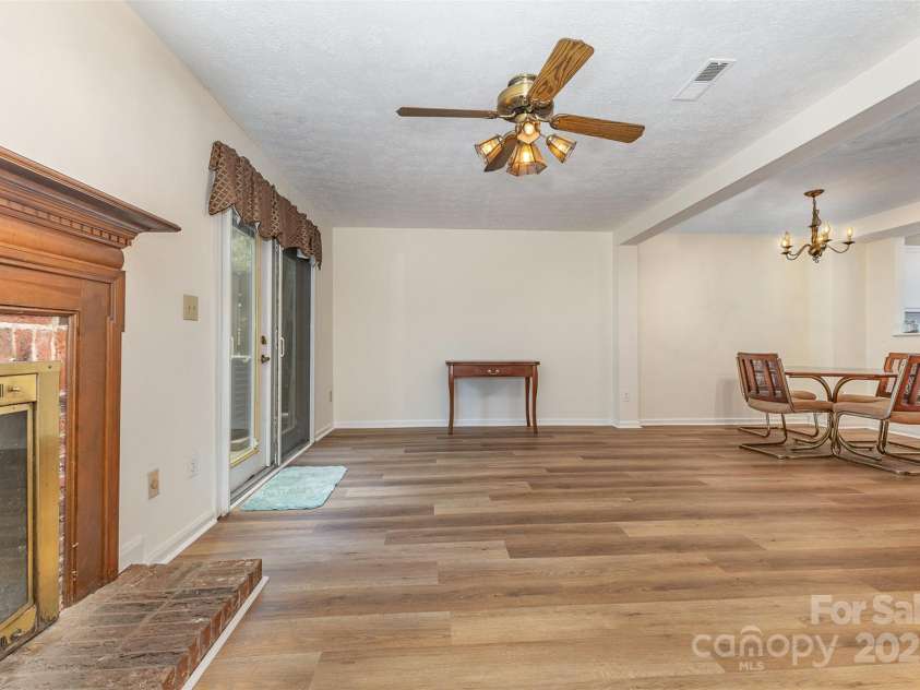 7304 Pebblestone Drive, Charlotte, NC 28212.  MLS# CAR4263270, YatesRealty ID 19112. View from living room into dinning room