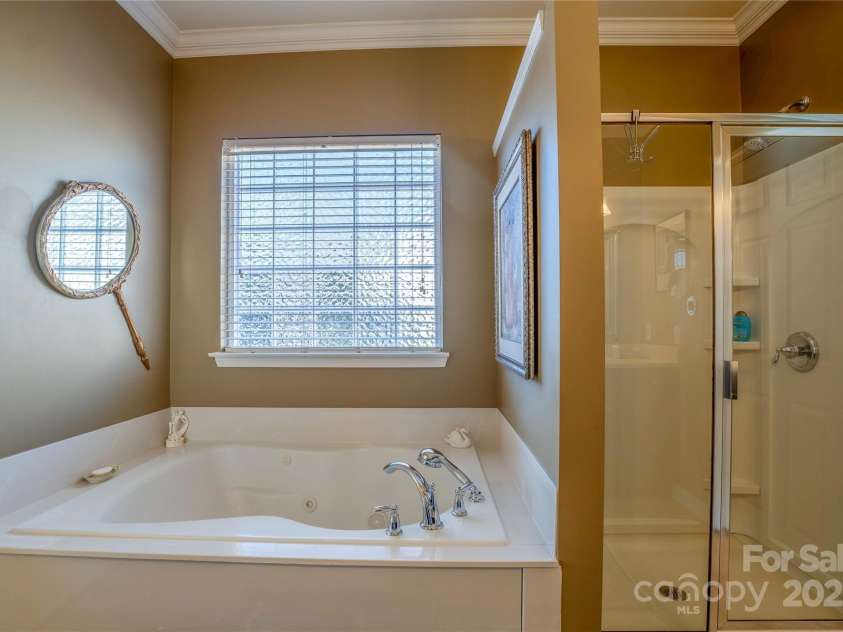 5981 Bison Court, Fort Mill, SC 29707.  MLS# CAR4209412, YatesRealty ID 19113. Jetted tub