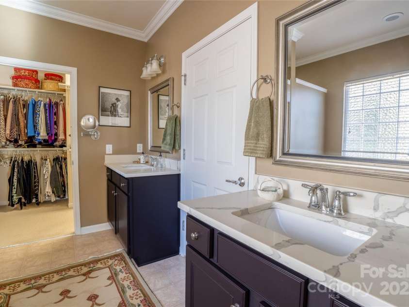 5981 Bison Court, Fort Mill, SC 29707.  MLS# CAR4209412, YatesRealty ID 19113. Main bathroom adjacent to primary bedroom