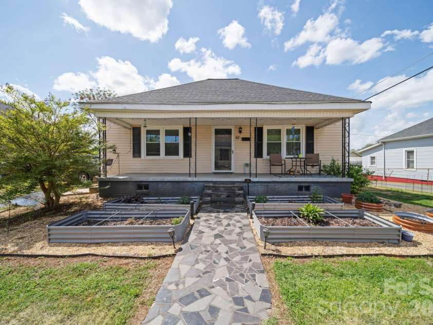 67 4th Street, Cramerton, NC 28032.  MLS# CAR4366215, YatesRealty ID 19114. 