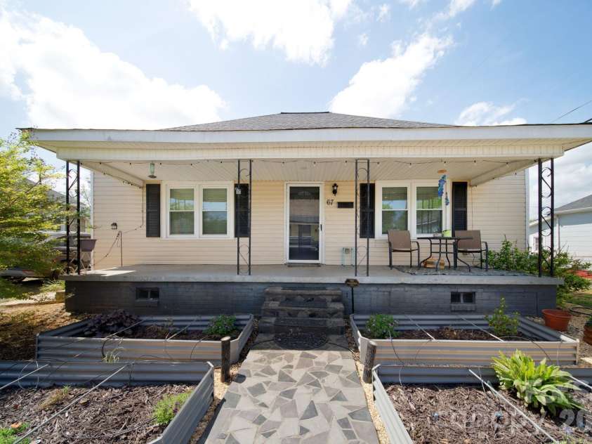 67 4th Street, Cramerton, NC 28032.  MLS# CAR4366215, YatesRealty ID 19114. 