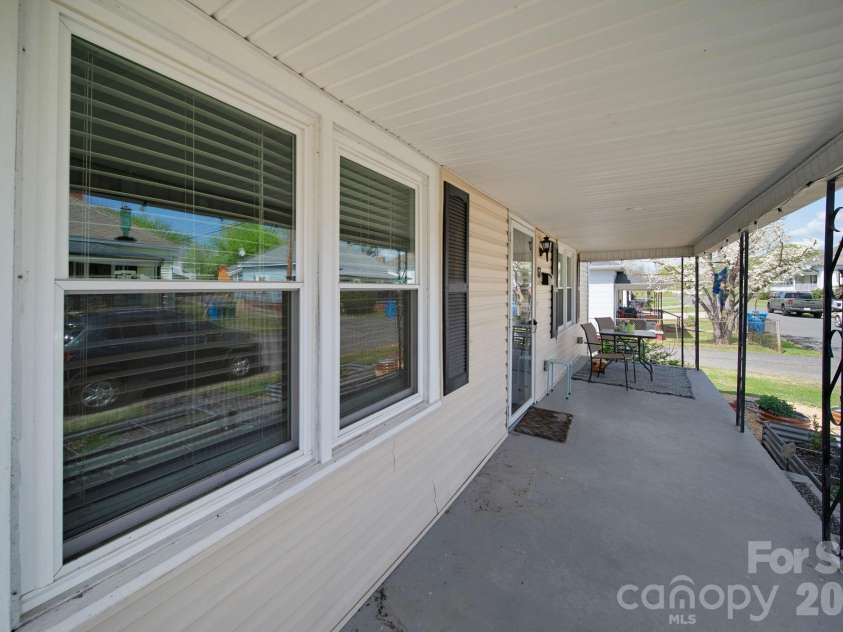 67 4th Street, Cramerton, NC 28032.  MLS# CAR4366215, YatesRealty ID 19114. 