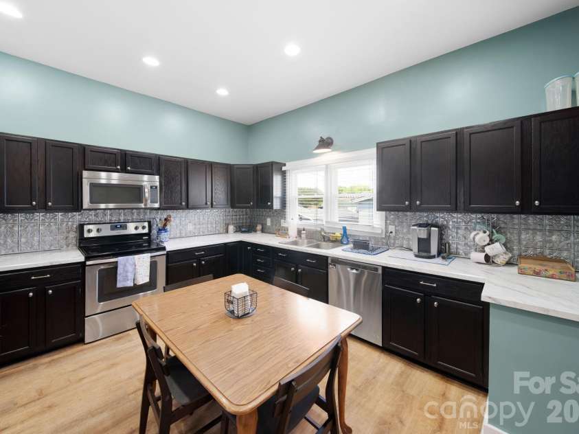 67 4th Street, Cramerton, NC 28032.  MLS# CAR4366215, YatesRealty ID 19114. 