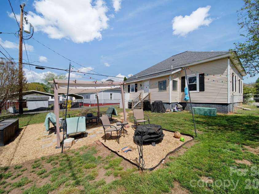 67 4th Street, Cramerton, NC 28032.  MLS# CAR4366215, YatesRealty ID 19114. 
