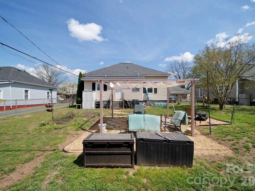 67 4th Street, Cramerton, NC 28032.  MLS# CAR4366215, YatesRealty ID 19114. 