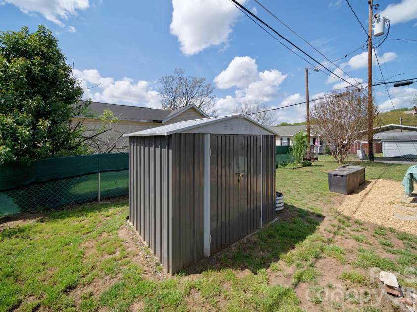 67 4th Street, Cramerton, NC 28032.  MLS# CAR4366215, YatesRealty ID 19114. 