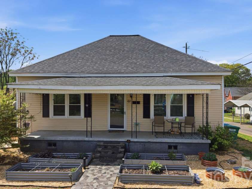 67 4th Street, Cramerton, NC 28032.  MLS# CAR4366215, YatesRealty ID 19114. 