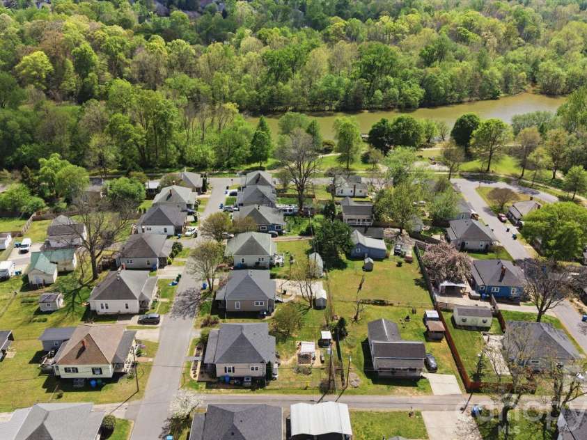 67 4th Street, Cramerton, NC 28032.  MLS# CAR4366215, YatesRealty ID 19114. 