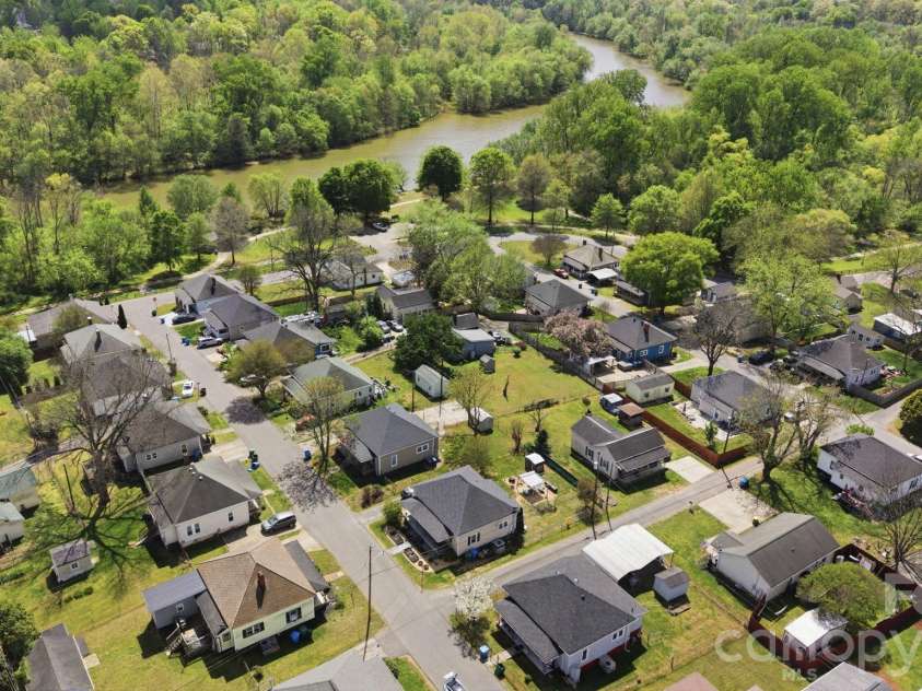 67 4th Street, Cramerton, NC 28032.  MLS# CAR4366215, YatesRealty ID 19114. 