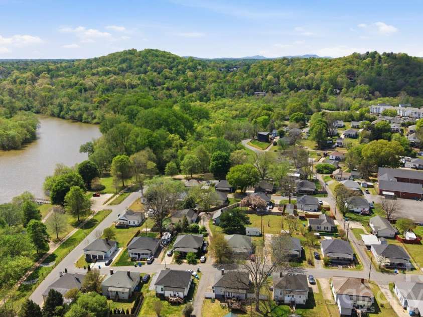 67 4th Street, Cramerton, NC 28032.  MLS# CAR4366215, YatesRealty ID 19114. 