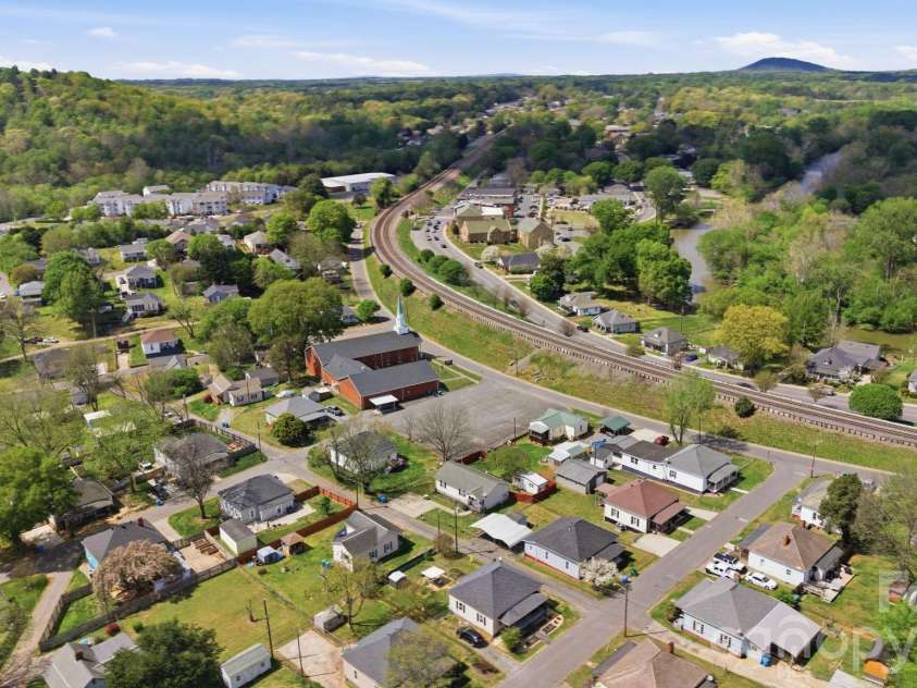 67 4th Street, Cramerton, NC 28032.  MLS# CAR4366215, YatesRealty ID 19114. 