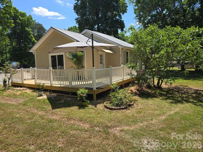 1105 Woodside Drive, Salisbury, NC 28146.  MLS# CAR4372030, YatesRealty ID 19115. 