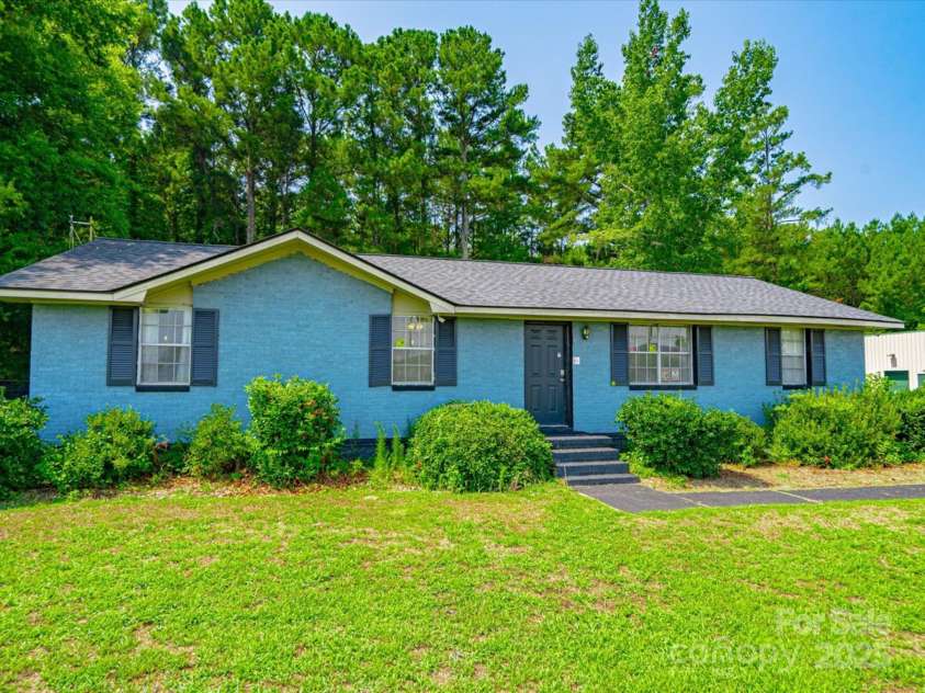 1035 Chesterfield Highway, Cheraw, SC 29520.  MLS# CAR4269779, YatesRealty ID 19116. 
