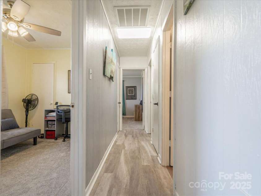 1035 Chesterfield Highway, Cheraw, SC 29520.  MLS# CAR4269779, YatesRealty ID 19116. 