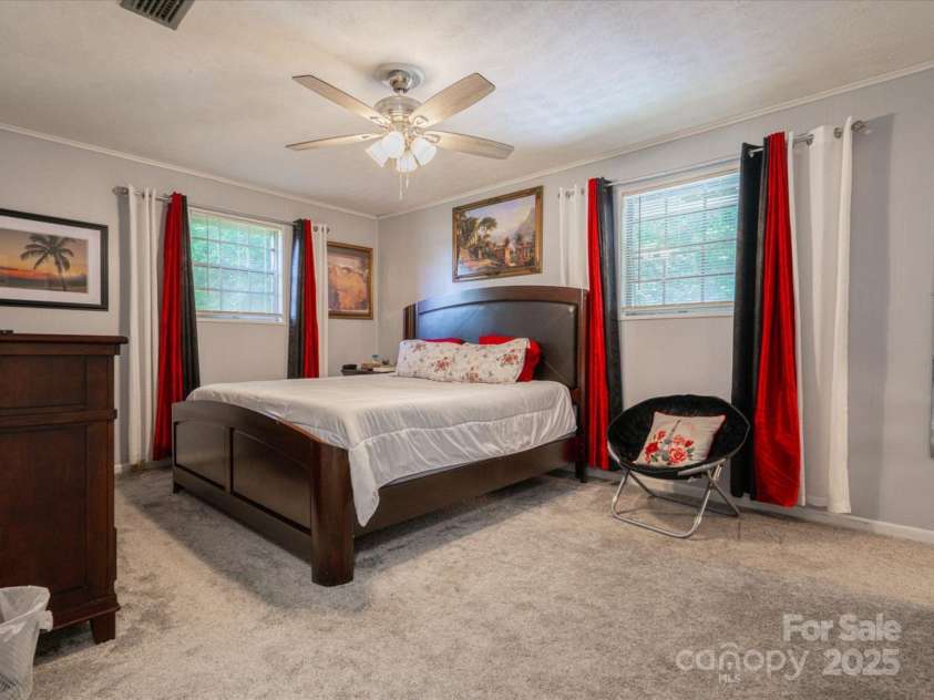 1035 Chesterfield Highway, Cheraw, SC 29520.  MLS# CAR4269779, YatesRealty ID 19116. 