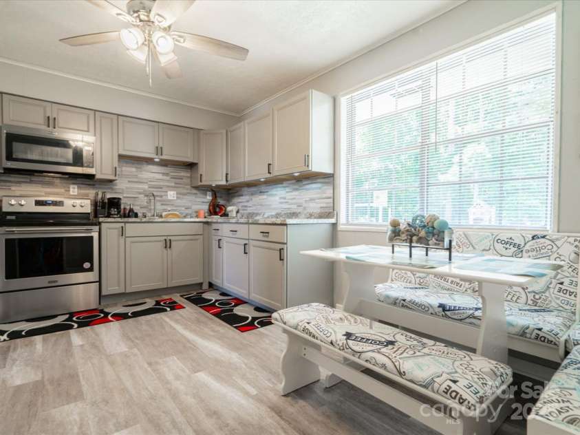 1035 Chesterfield Highway, Cheraw, SC 29520.  MLS# CAR4269779, YatesRealty ID 19116. 