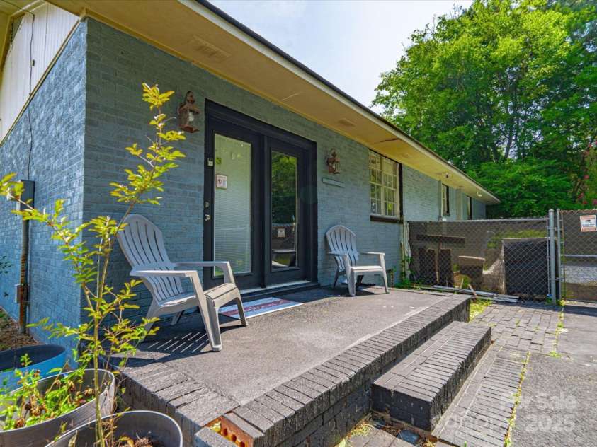 1035 Chesterfield Highway, Cheraw, SC 29520.  MLS# CAR4269779, YatesRealty ID 19116. 