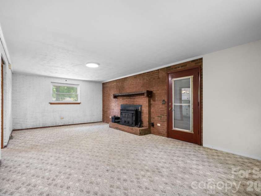 1341 26th Street, Hickory, NC 28602.  MLS# CAR4371574, YatesRealty ID 19116. 